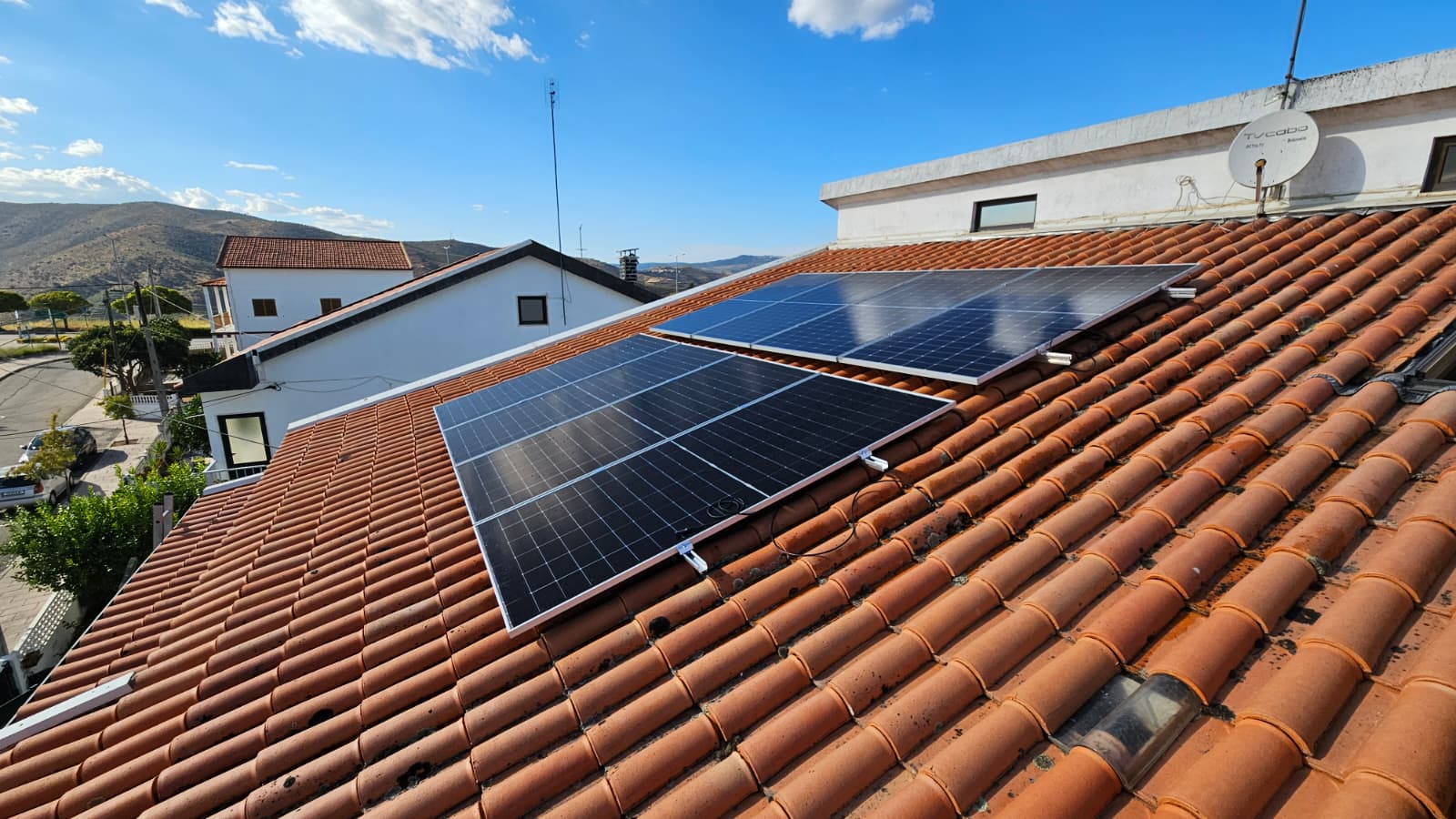 Expansão de sistema fotovoltaico com armazenamento híbrido