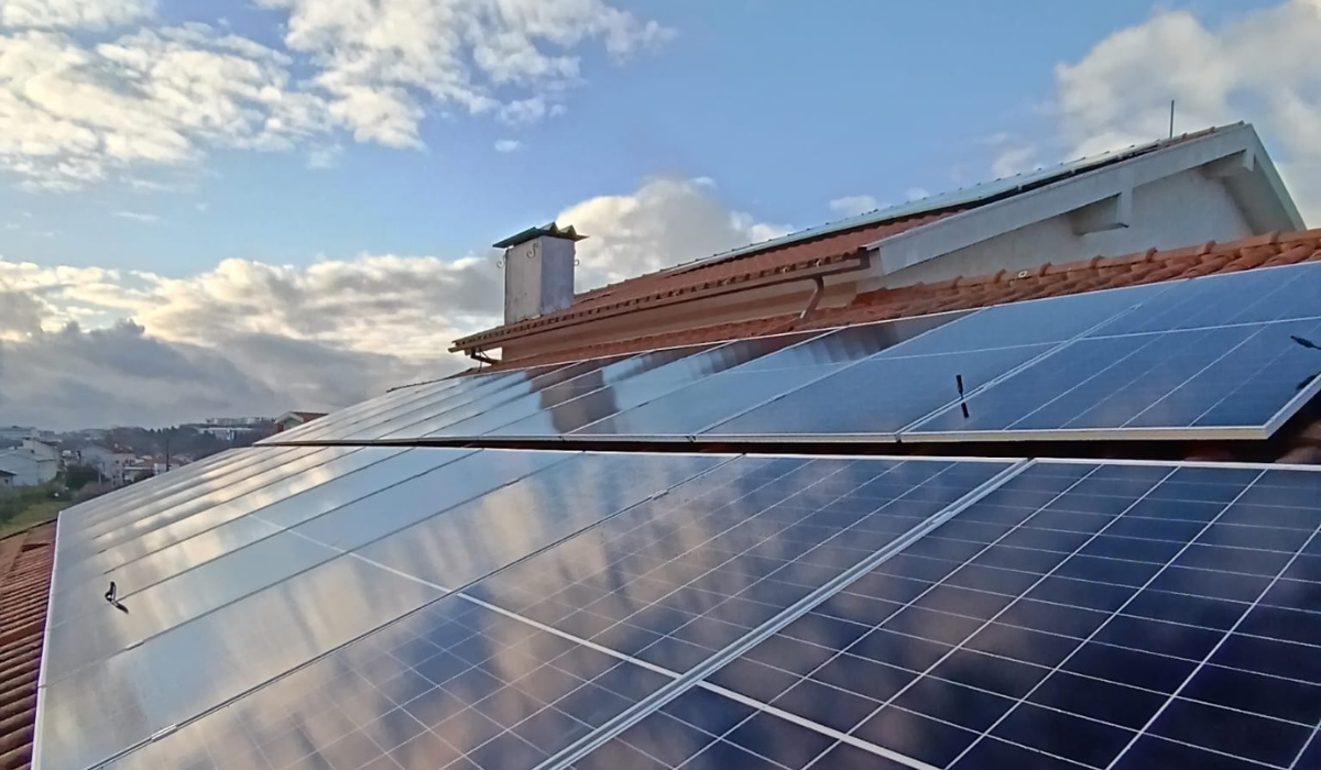 Sistema fotovoltaico com armazenamento de alta capacidade